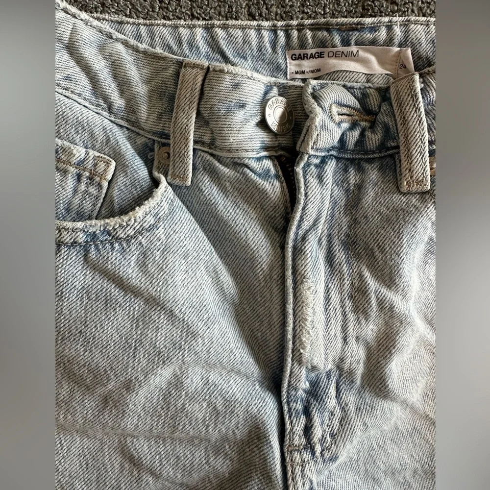 Garage Classic Cut-Off Mom Jean Shorts - Picture 4 of 7